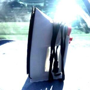 Iron . Hamilton Beach . Lightly Used